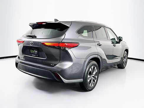 Used 2021 Toyota Highlander XLE image 9
