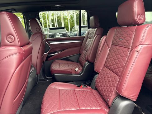New 2026 Cadillac Escalade ESV Luxury AWD/4WD image 10