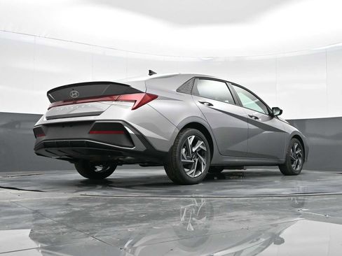 Certified 2025 Hyundai Elantra Sport image 50