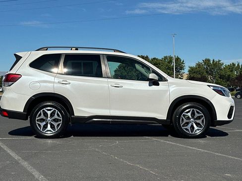 Used 2020 Subaru Forester Premium image 3