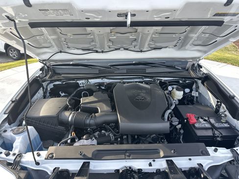 Used 2023 Toyota Tacoma TRD Off-Road image 33