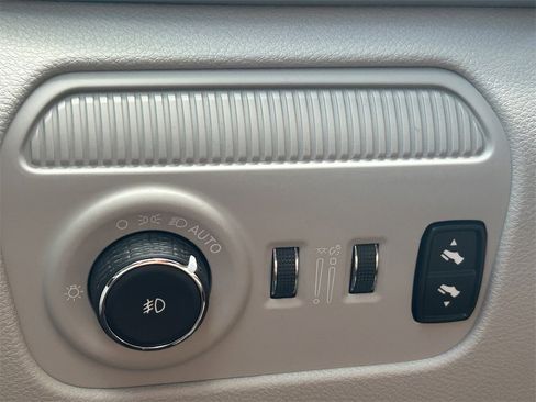 Used 2024 Jeep Wagoneer Series II w/ Flexible Seating Group image 22