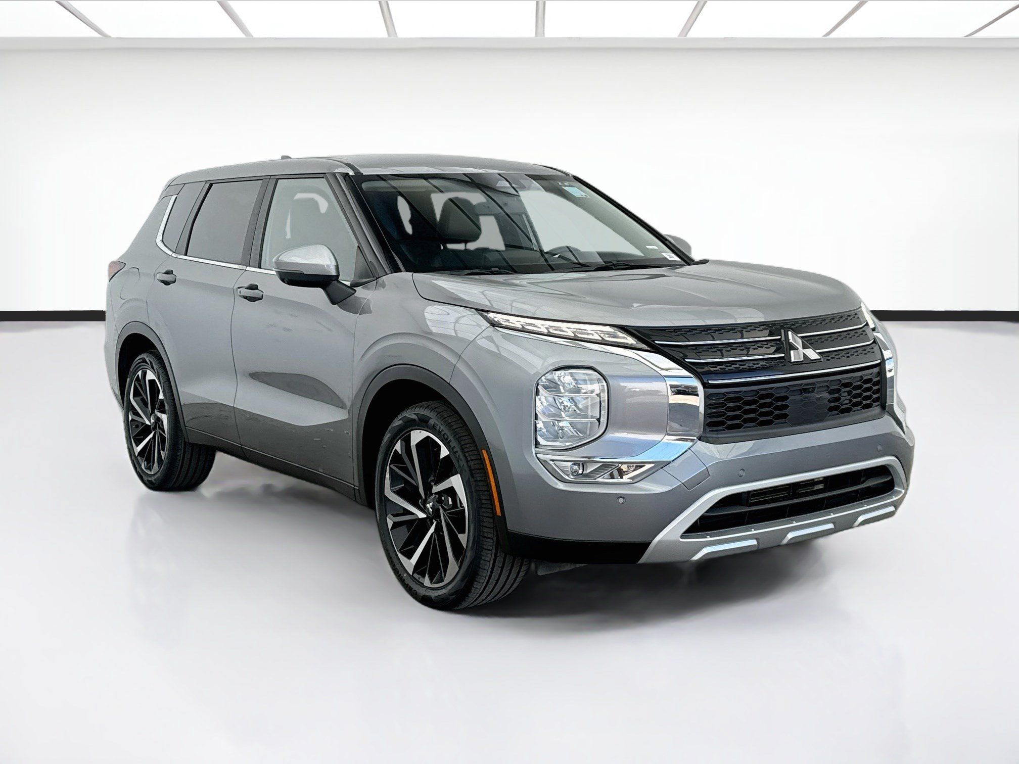 Used 2024 Mitsubishi Outlander SE FWD image 3