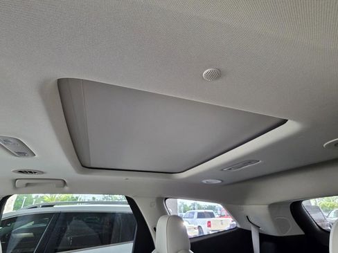 Used 2022 Buick Enclave Avenir w/ Avenir Technology Package FWD image 11