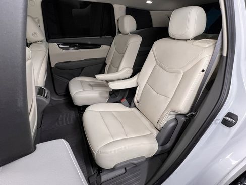 Used 2022 Cadillac XT6 Premium Luxury image 12