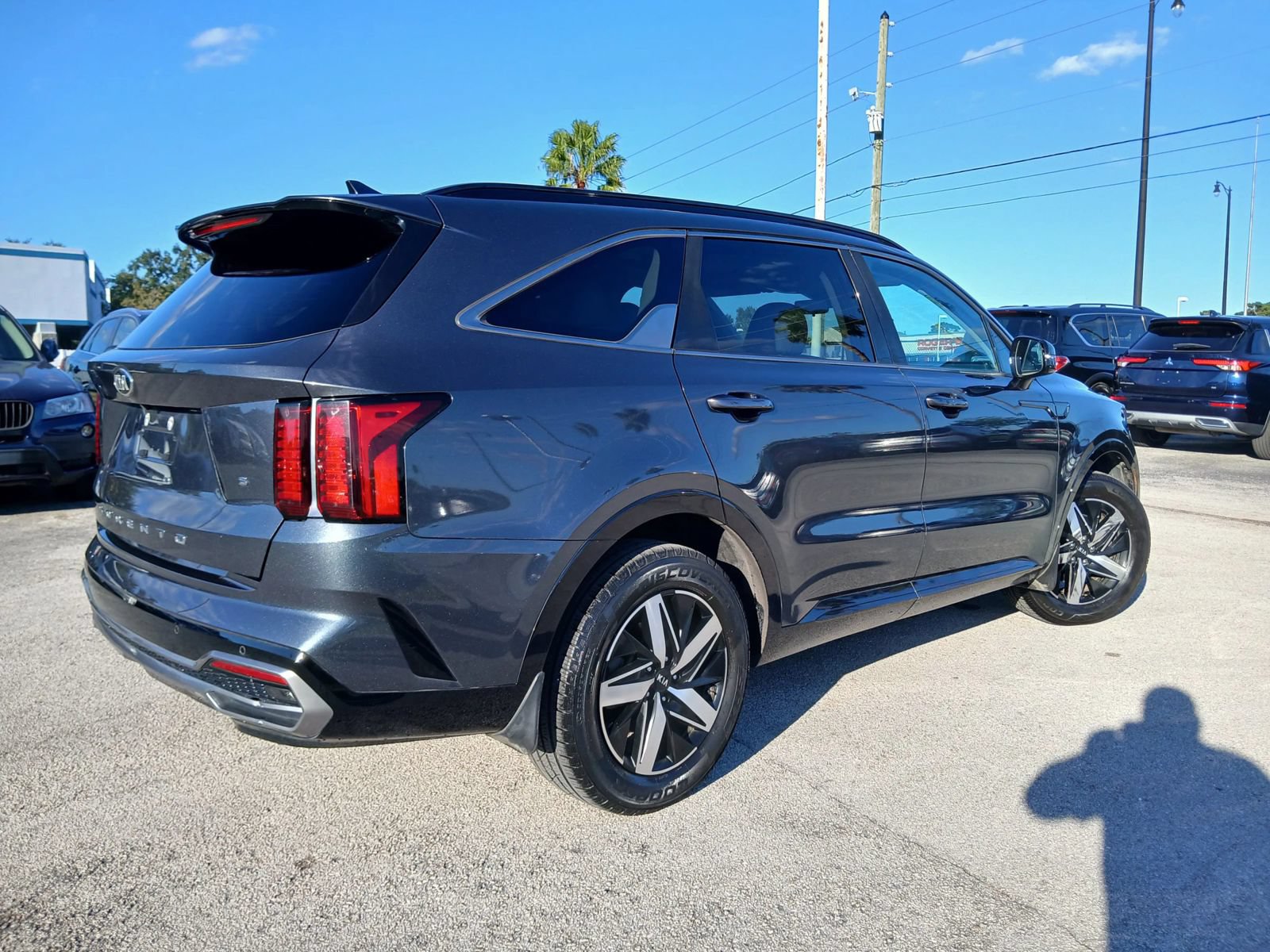 Used 2021 Kia Sorento S w/ Panoramic Sunroof Package FWD image 5