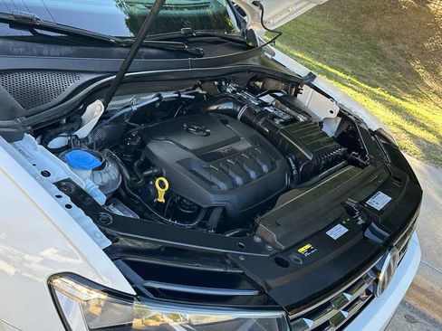 Used 2018 Volkswagen Tiguan S image 60