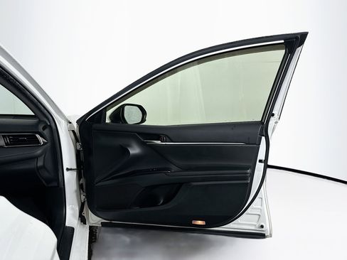 Used 2018 Toyota Camry SE image 29
