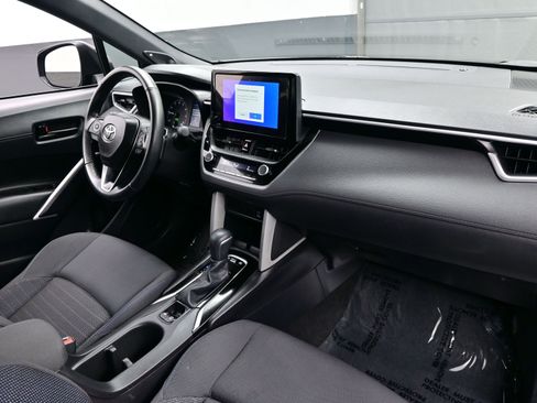 Used 2025 Toyota Corolla Cross AWD Hybrid w/ Moonroof Package image 15
