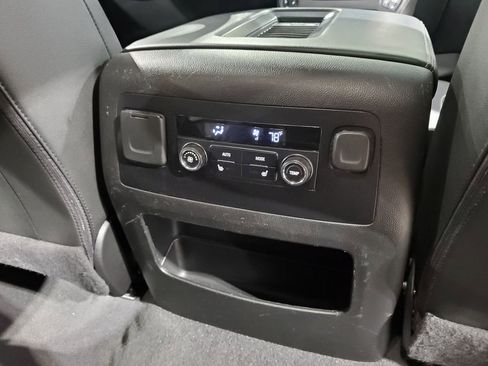 Used 2020 Chevrolet Suburban Premier image 20