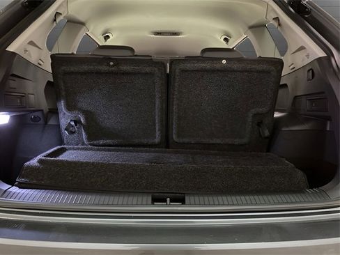 Used 2022 Volkswagen Tiguan SE image 81