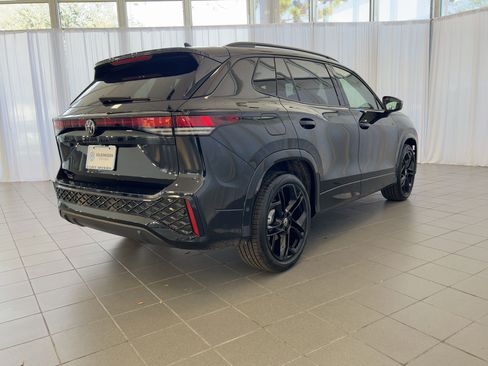 New 2026 Volkswagen Tiguan SE R-Line image 9