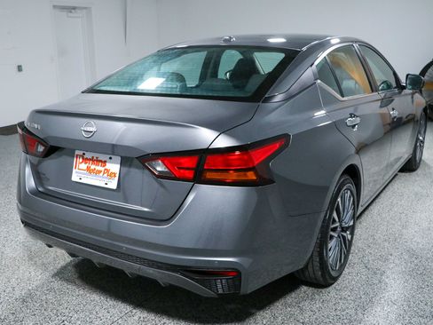 Used 2025 Nissan Altima 2.5 SV FWD image 7