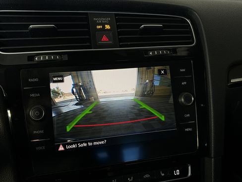 Used 2018 Volkswagen Golf R 4-Door image 44