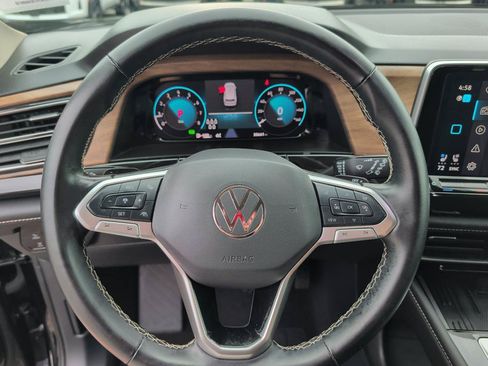 Used 2025 Volkswagen Atlas SE FWD image 18