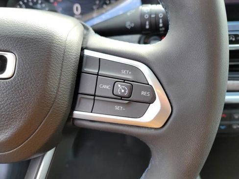 Used 2022 Jeep Compass Latitude image 27