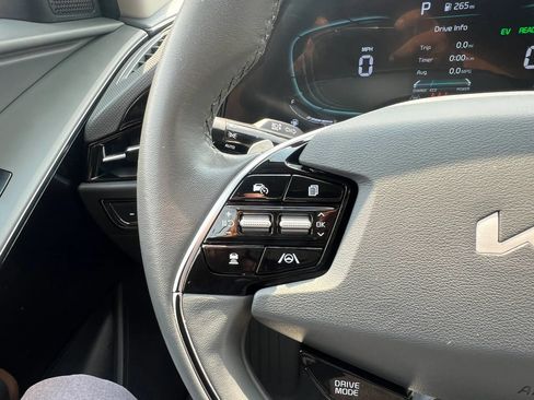 Used 2025 Kia Niro EX FWD image 19
