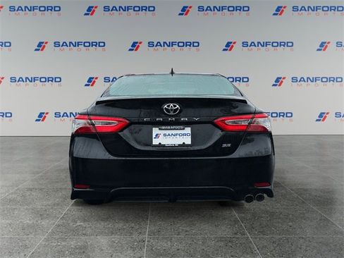 Used 2020 Toyota Camry SE image 4
