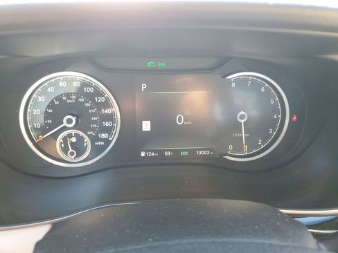 Used 2025 Genesis G70 2.5T image 29