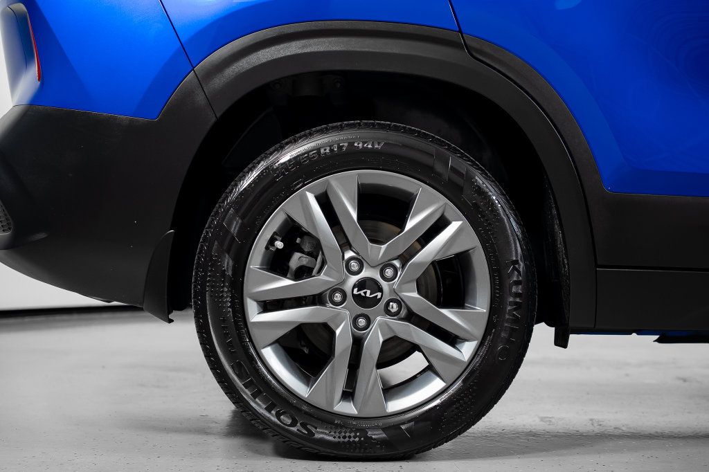 Used 2023 Kia Seltos LX AWD/4WD image 6