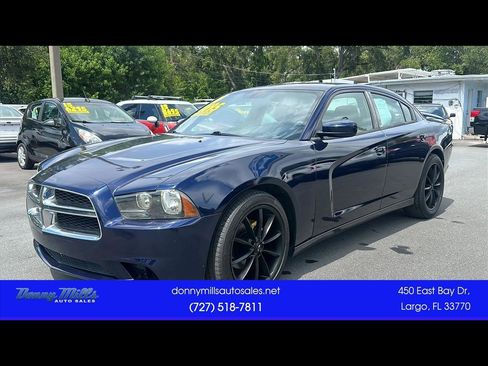 Used 2014 Dodge Charger SE RWD image 1