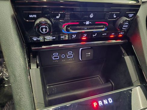 Used 2023 Jeep Grand Cherokee Limited AWD/4WD image 27