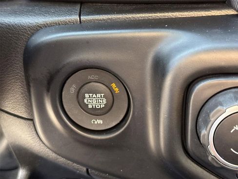 Used 2022 Jeep Wrangler Unlimited Sahara w/ Cold Weather Group AWD/4WD image 16