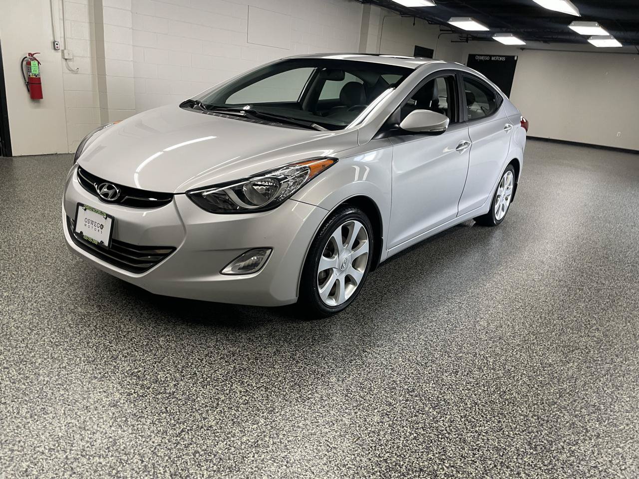 Used 2013 Hyundai Elantra Limited w/ Technology Pkg FWD image 9