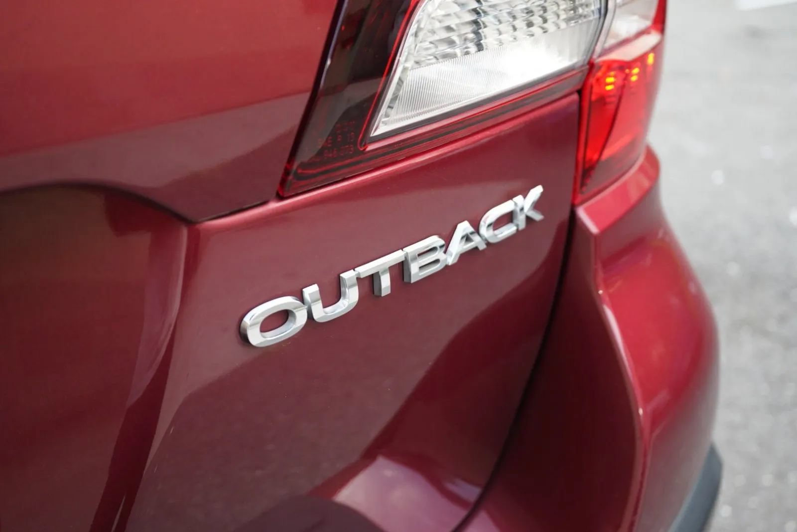 Used 2018 Subaru Outback 2.5i Limited AWD/4WD image 12