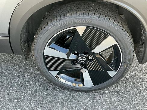 New 2026 Nissan Kicks SR image 8