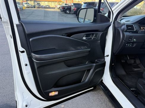 Used 2018 Honda Pilot Elite image 18