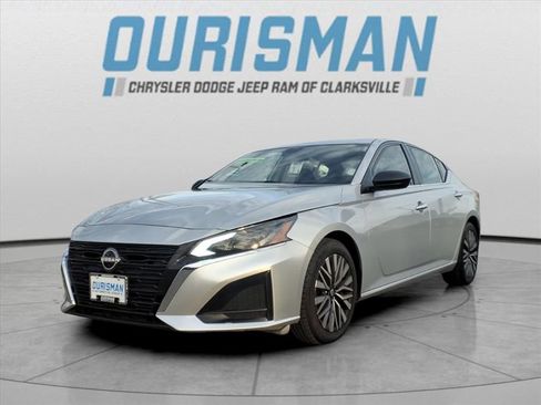 Used 2024 Nissan Altima 2.5 SV image 7