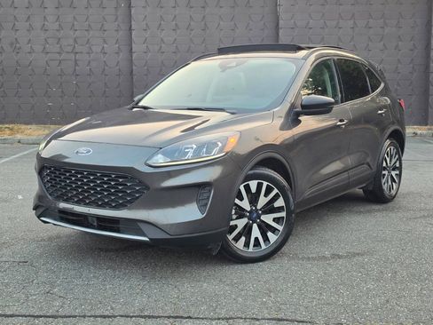 Used 2020 Ford Escape SE Sport FWD image 1