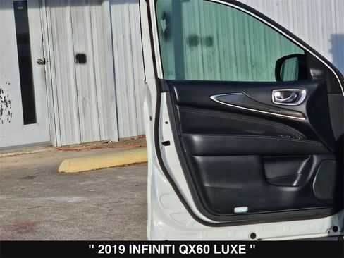 Used 2019 INFINITI QX60 Luxe w/ Essential Package image 14
