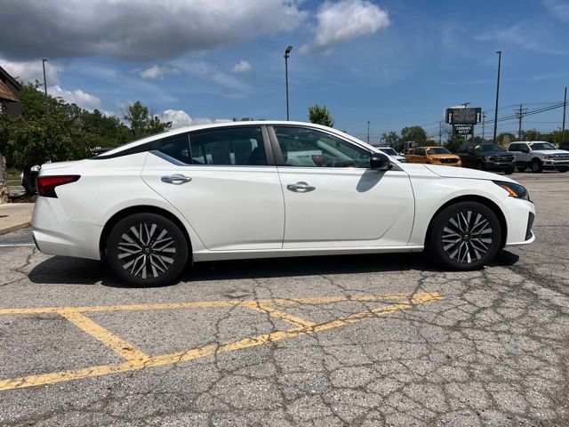 Used 2025 Nissan Altima 2.5 SV FWD image 23