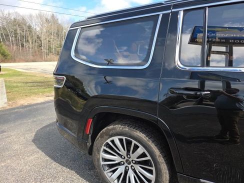 Used 2022 Jeep Grand Wagoneer Series III image 39