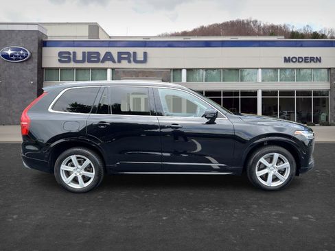 Used 2021 Volvo XC90 T5 Momentum w/ Climate Package FWD image 4