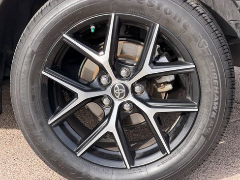 Used 2017 Toyota RAV4 SE image 36