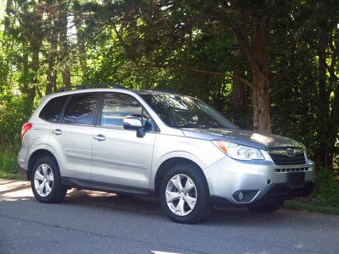 Used 2014 Subaru Forester 2.5i Touring AWD/4WD image 6