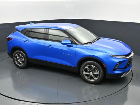 Used 2025 Chevrolet Blazer LT AWD/4WD image 33