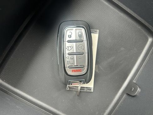 New 2026 Chrysler Pacifica Select AWD/4WD image 32