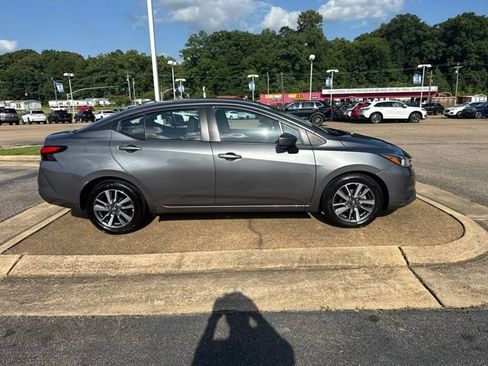 Used 2024 Nissan Versa SV FWD image 4