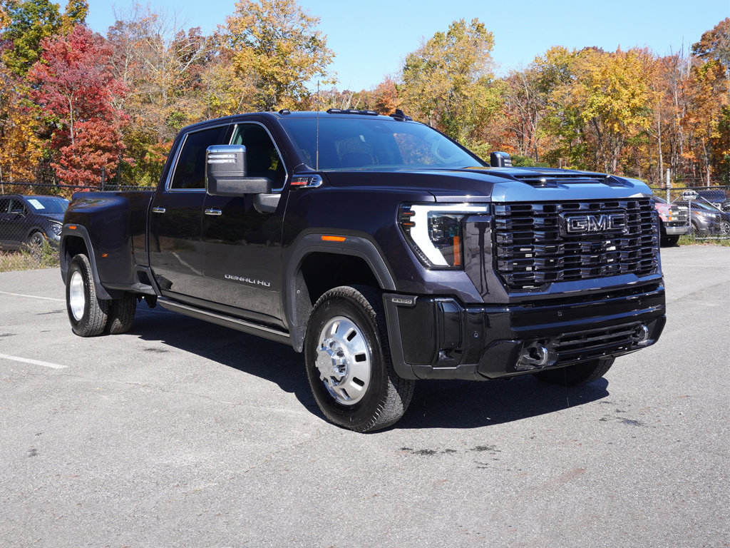 Used 2025 GMC Sierra 3500 Denali w/ Denali Reserve Package AWD/4WD image 2