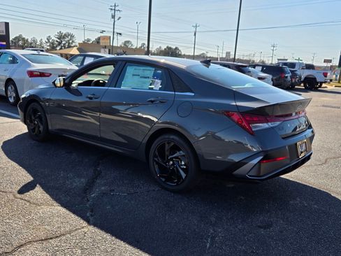 New 2026 Hyundai Elantra SEL Sport Premium FWD image 9