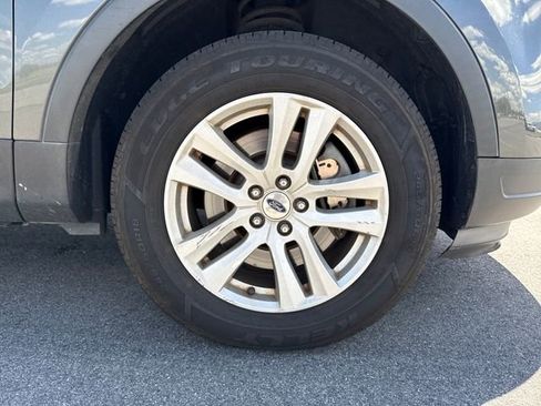 Used 2018 Ford Explorer XLT w/ Equipment Group 201A AWD/4WD image 8