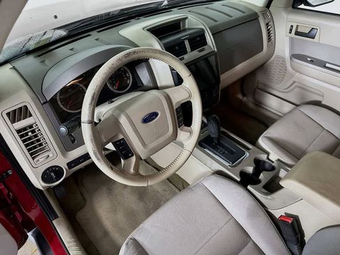 Used 2011 Ford Escape XLT image 2