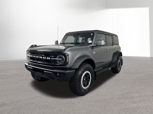 Used 2023 Ford Bronco Outer Banks w/ Sasquatch Package AWD/4WD image 2