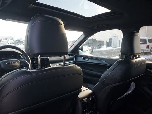 New 2025 Jeep Grand Cherokee L Altitude image 12