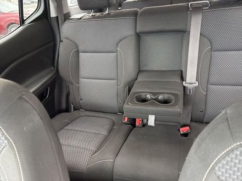 Used 2023 GMC Acadia SLE image 30