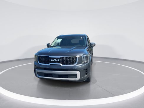 Used 2023 Kia Telluride EX w/ EX Captain's Chair Package FWD image 3